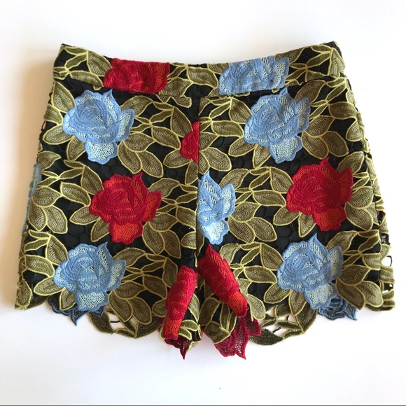 Alice + Olivia Pants - Like New Alice + Olivia Floral Embroidered Shorts